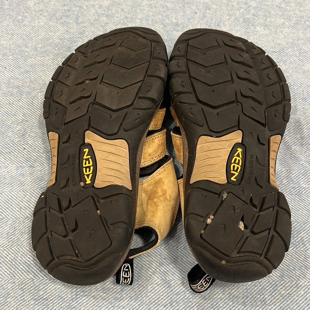 Keen Tan and Black Women Sandals - Picture 6 of 6